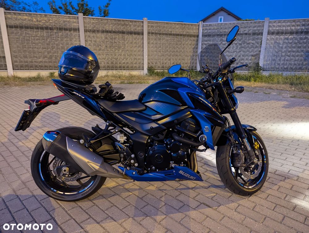 Suzuki GSX - 9