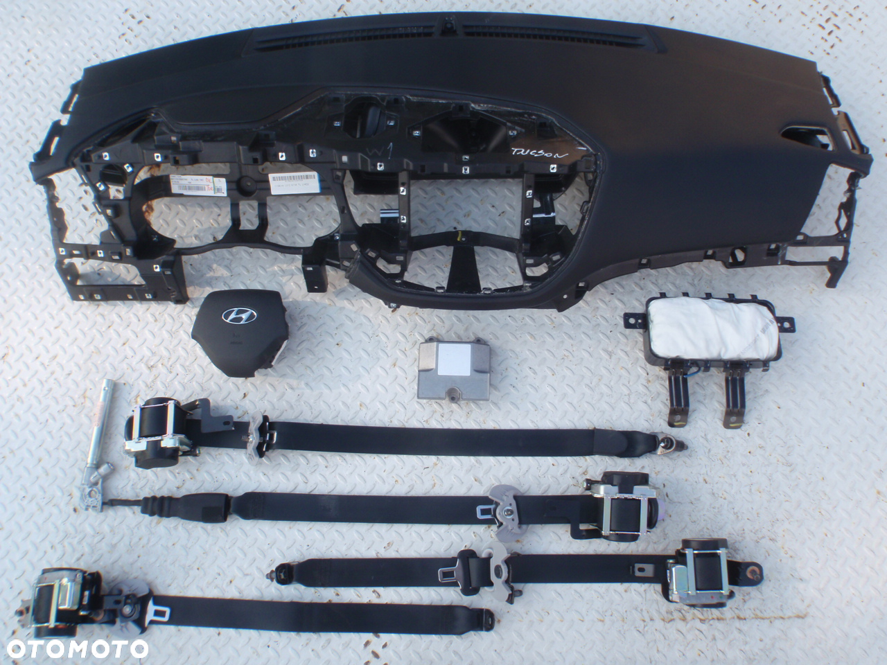HYUNDAI I10 I20 I30 I40 KONA IONIQ BAYON ELANTRA TUCSON SANTA FE DESKA KONSOLA KOKPIT PULPIT PÓŁKA PARAPET DASHBOARD AIRBAG PASY PAS KURTYNY KURTYNA FOTELA PODUSZKA FOTELOWA - 10