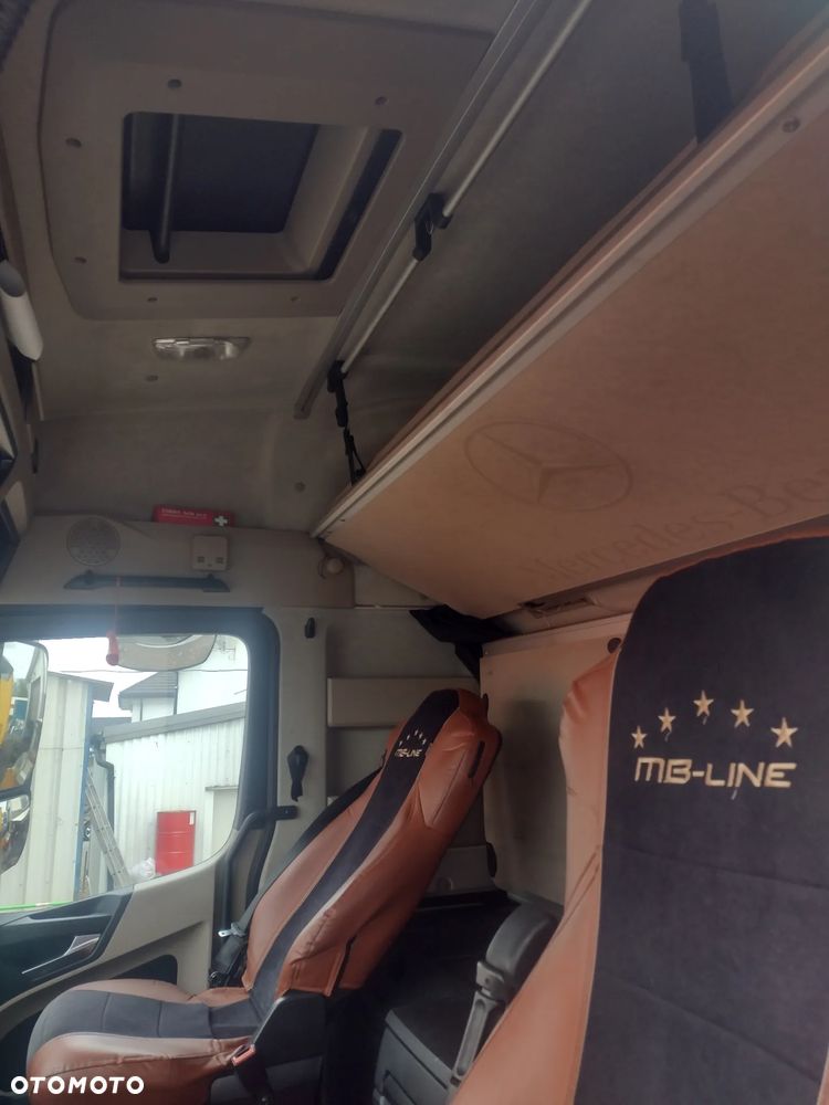Mercedes-Benz Actros - 11