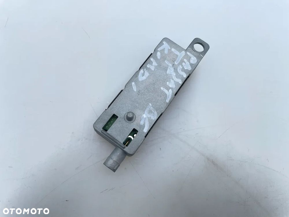 WZMACNIACZ ANTENOWY LEWY/PRAWY VW PASSAT B6 3C9035552A - 2