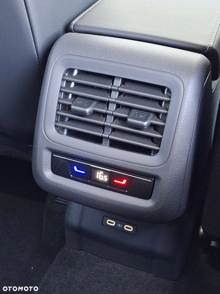 Volkswagen T-Roc 1.5 eTSI Style DSG - 26