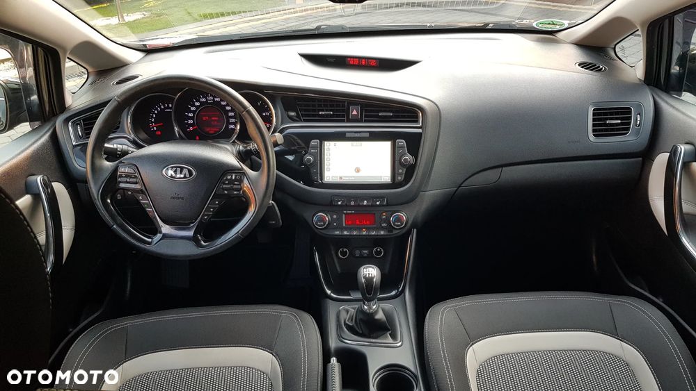 Kia Ceed 1.6 GDI Platinum Edition - 32