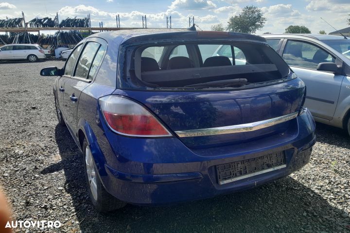 Far dreapta ARE O PATA DE APA PE INTERIOR Opel Astra H [2004 - 2007] - 8