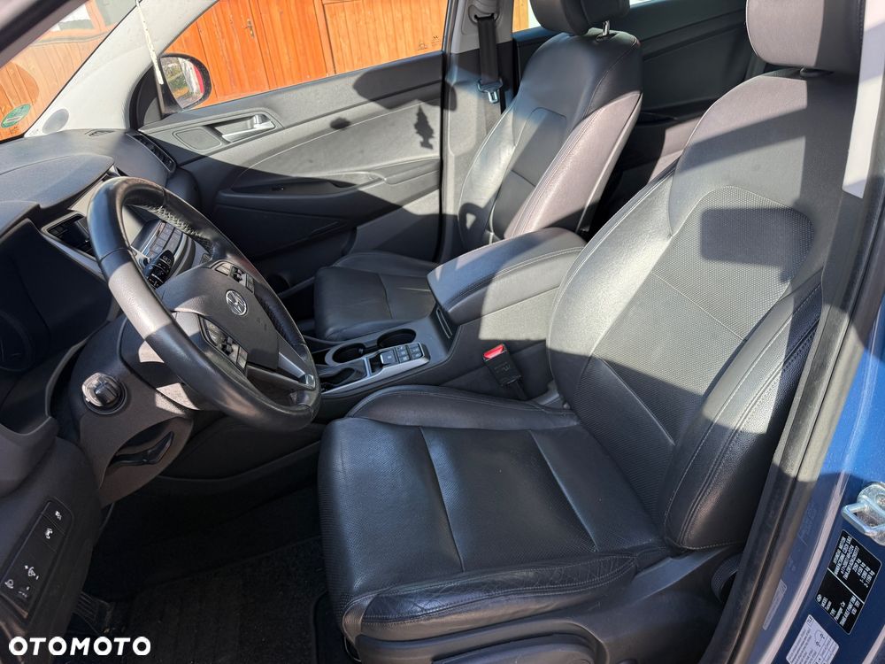 Hyundai Tucson 2.0 CRDi 4WD Automatik Advantage - 24