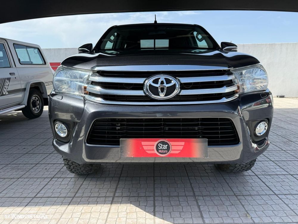 Toyota Hilux - 2
