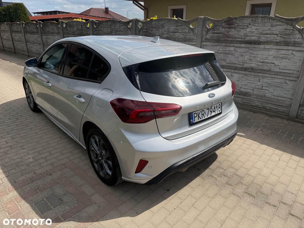 Ford Focus 1.0 EcoBoost Hybrid ST-LINE X - 10