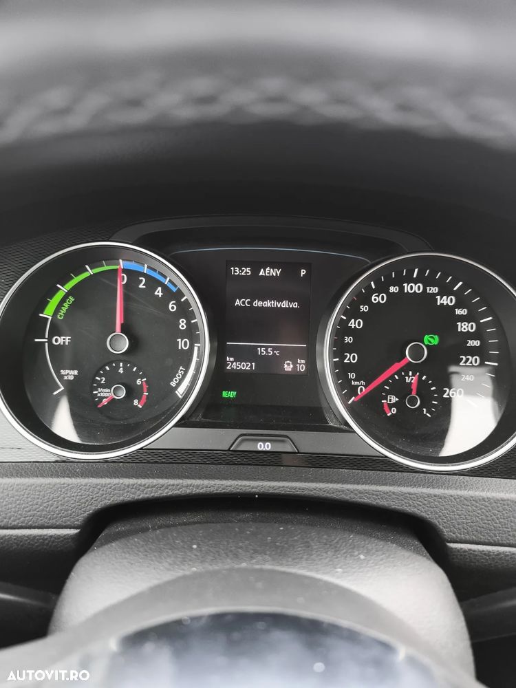 Volkswagen Golf - 10