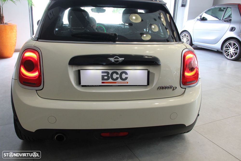 MINI 3 Portas Cooper D Auto - 24