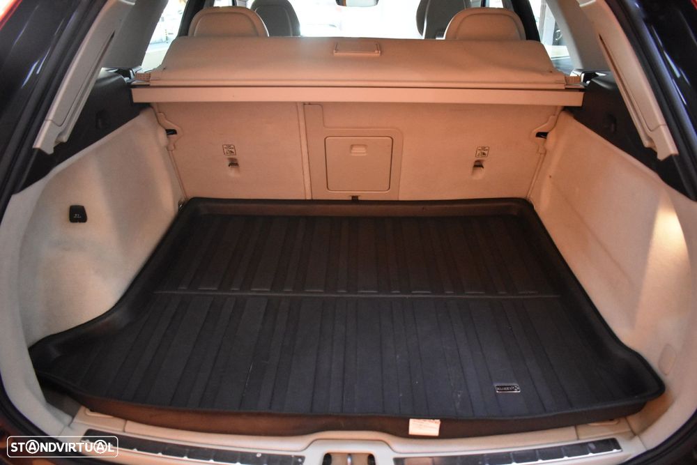 Volvo XC 60 2.0 D4 Inscription AWD Geartronic - 58
