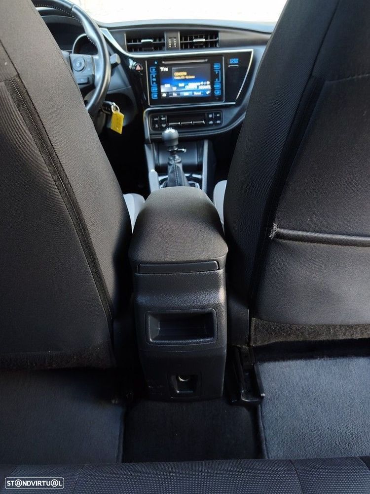 Toyota Auris 1.2T Exclusive - 35