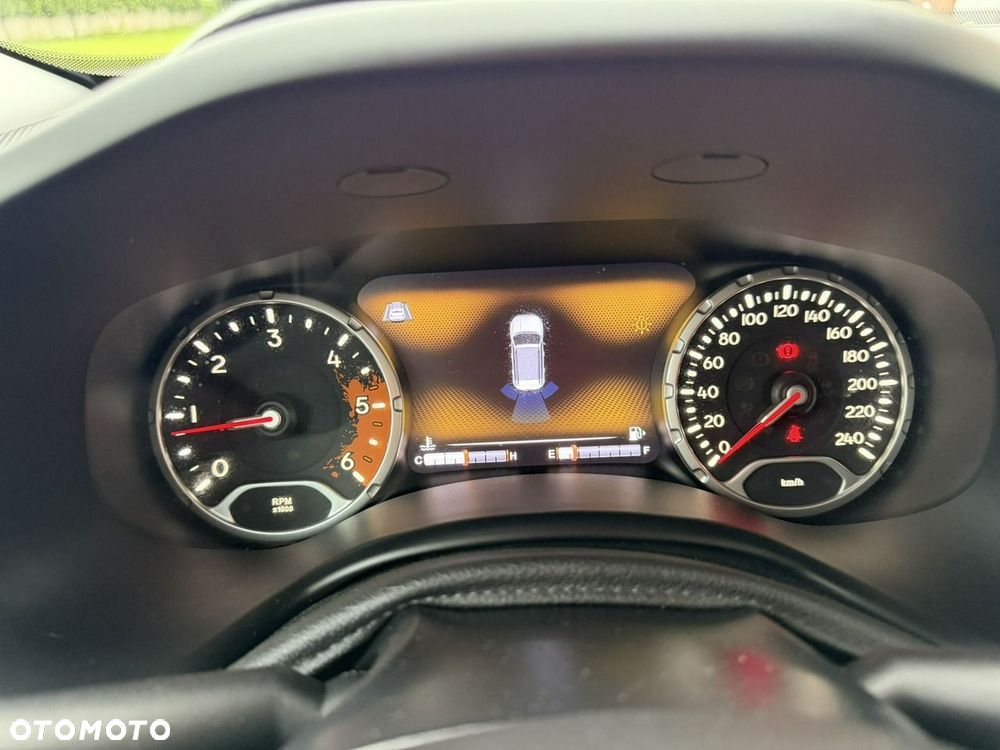Jeep Renegade - 12