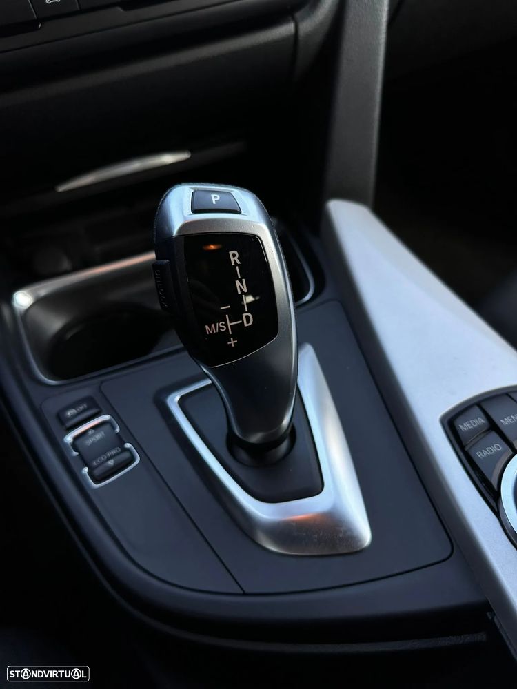 BMW 318 d Touring Auto - 2