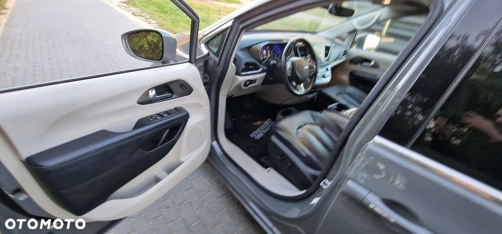 Chrysler Pacifica - 6