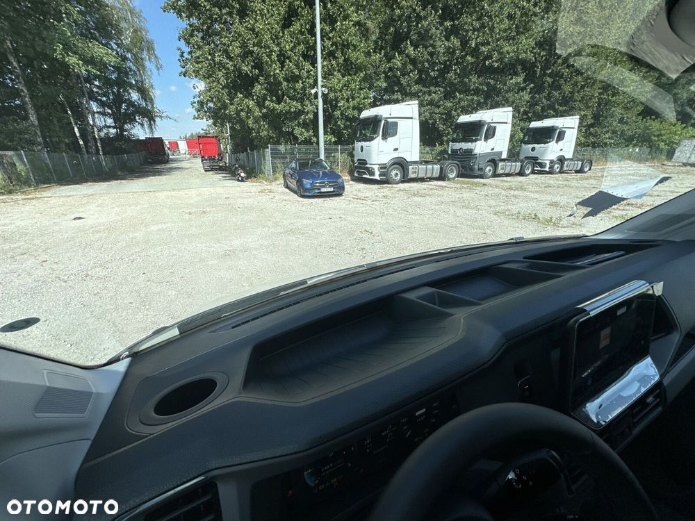 Volkswagen Crafter 35 Furgon z wysokim dachem silnik: 2,0 l EU6 SCR 177 KM, przedni 8-bieg.automatyczna, r.o : 4490 mm - 22