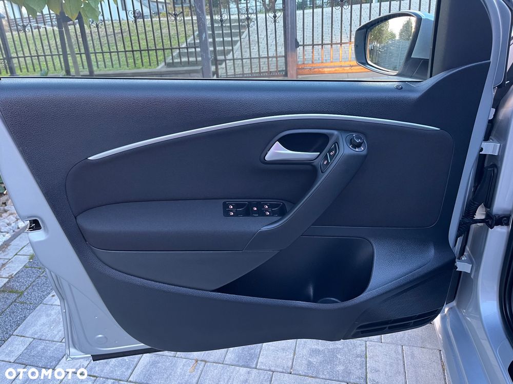 Volkswagen Polo 1.2 TSI Blue Motion Technology Lounge - 11