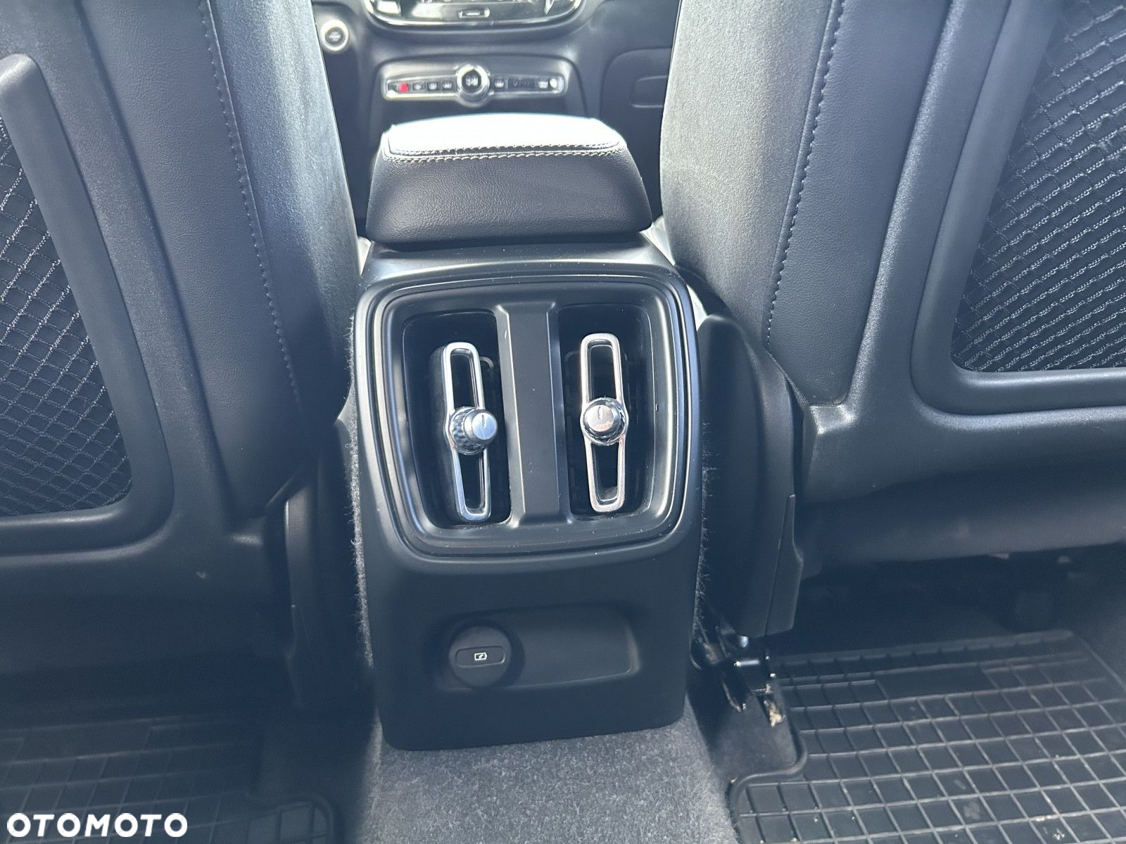 Volvo XC 40 - 28