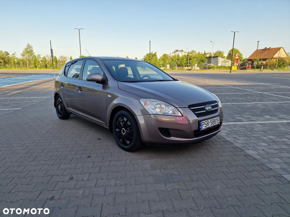 Kia Ceed - 1