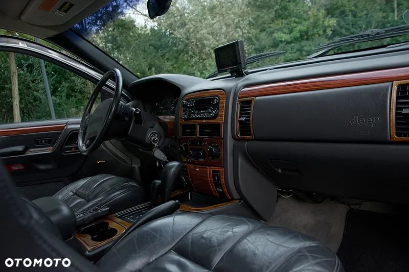 Jeep Grand Cherokee - 24