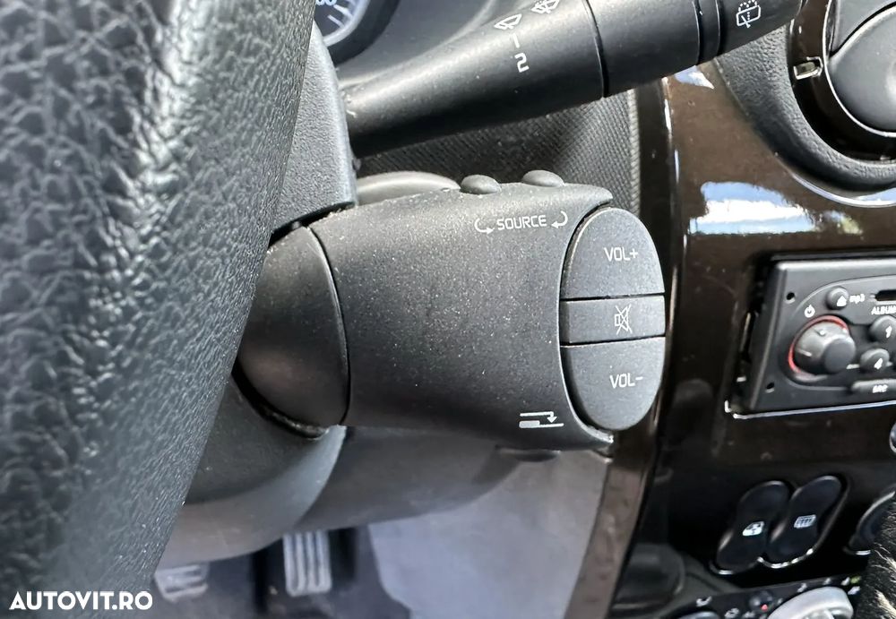 Dacia Duster 1.6 16V 4x4 Laureate - 27