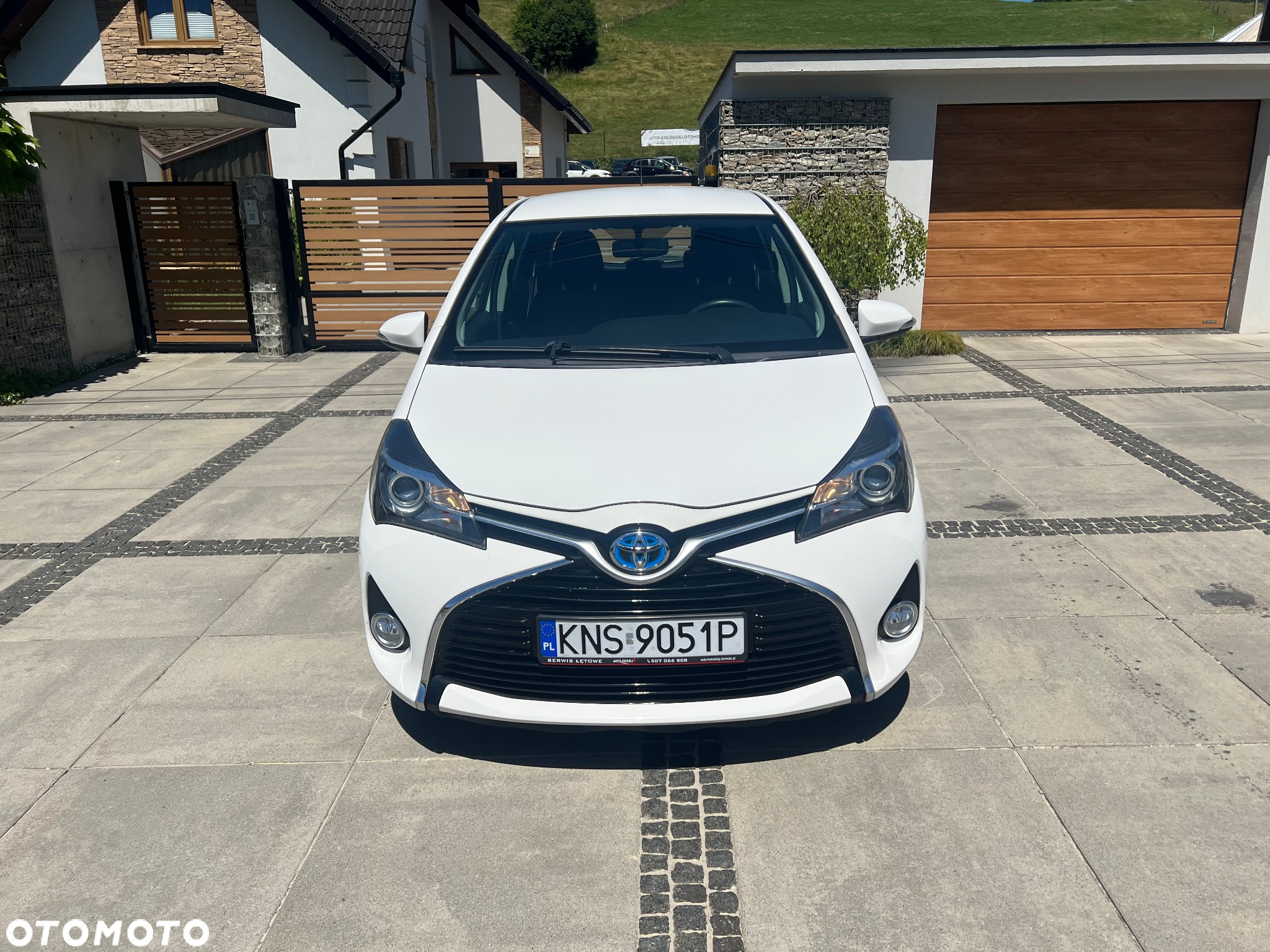 Toyota Yaris Hybrid 100 Selection Passion - 2