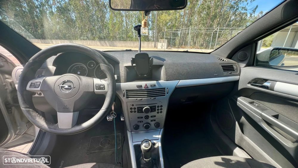 Opel Astra Gtc 2006 photo 5