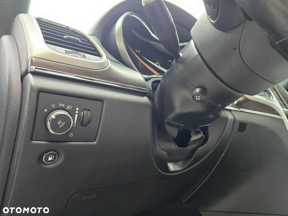 Jeep Grand Cherokee - 30