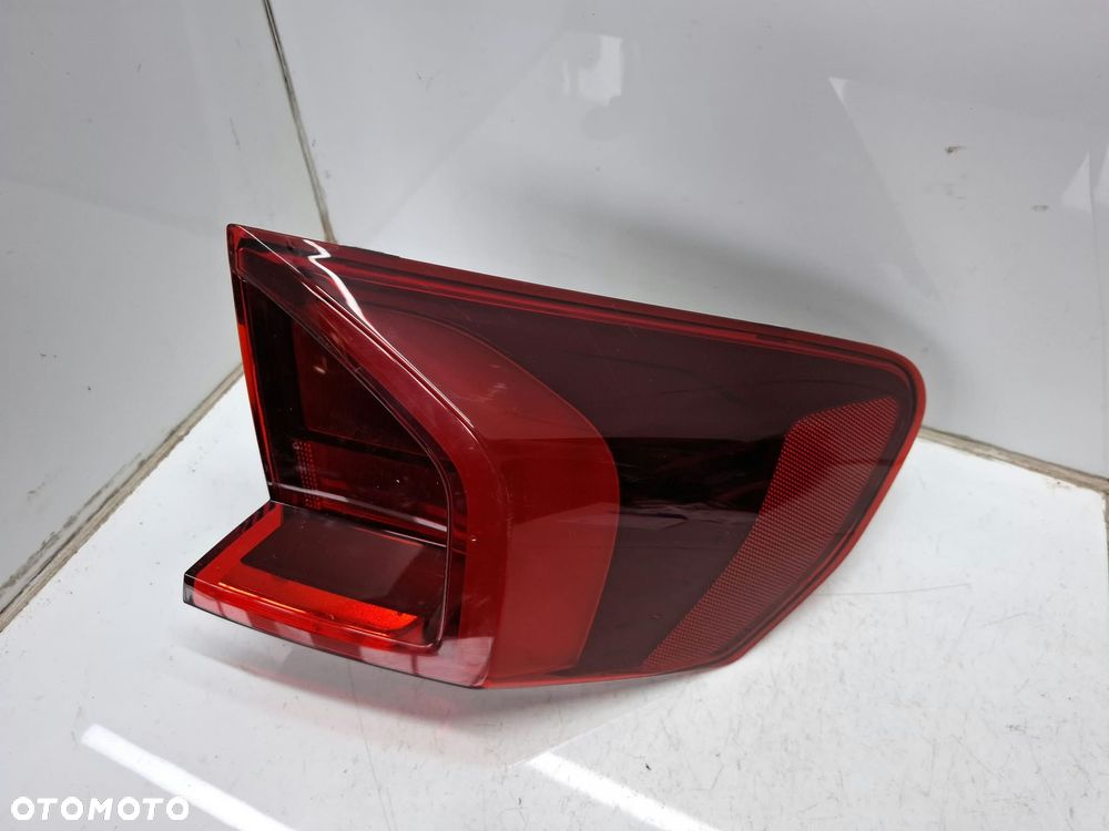 LAMPA PRAWA TYLNA TYŁ BMW X1 U11 W BŁOTNIK IDEALNA
