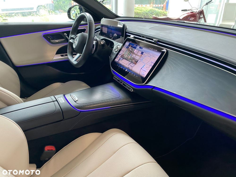 Mercedes-Benz Klasa E 220 d mHEV 4-Matic AMG 9G-Tronic - 27