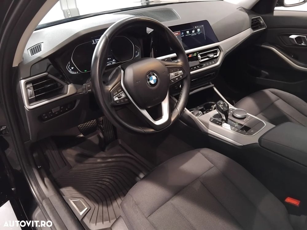 BMW Seria 3 320i xDrive AT - 25