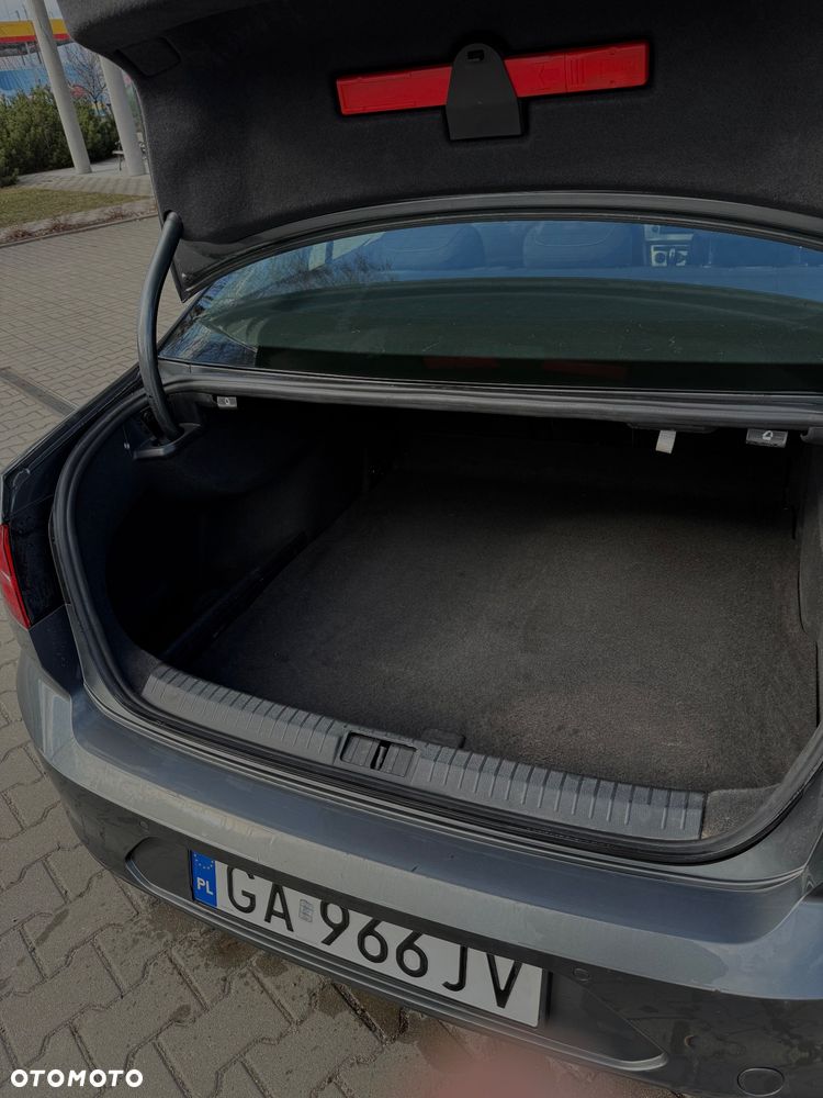 Volkswagen Passat - 11