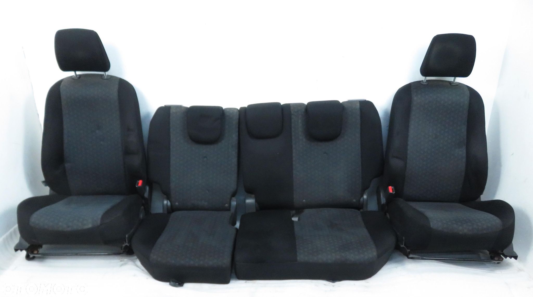 FOTELE KOMPLET TOYOTA URBAN CRUISER (_P1_) - 1