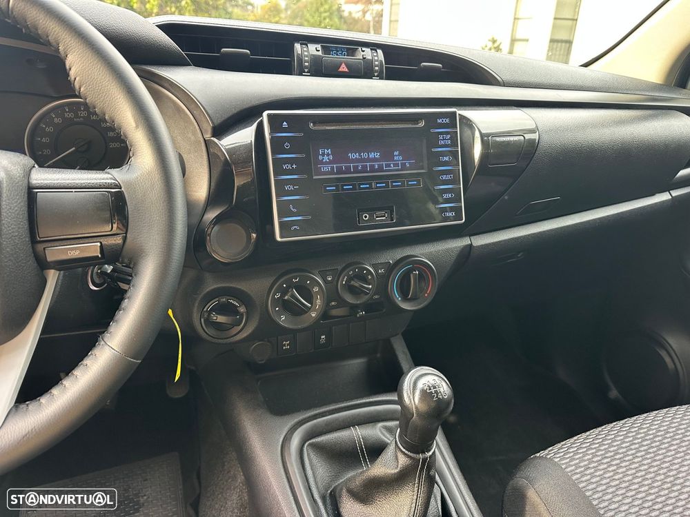 Toyota Hilux 2.4 D-4D 4WD CD CM - 8