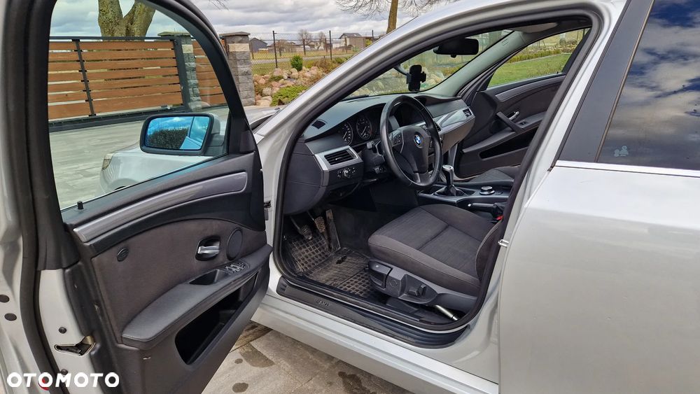 BMW Seria 5 523i - 6