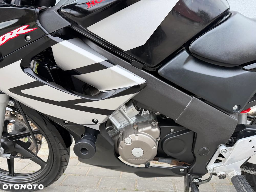 Honda CBR - 32