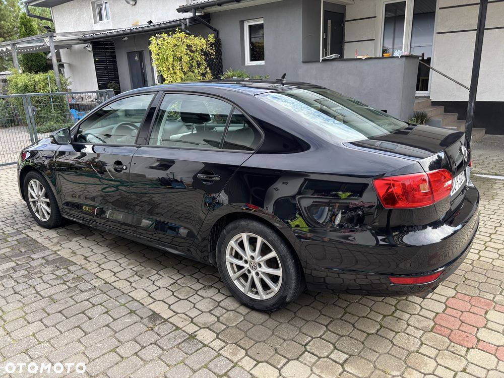 Volkswagen Jetta - 2