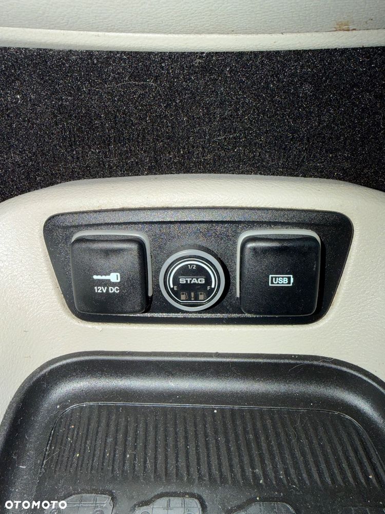 Chrysler Pacifica - 16