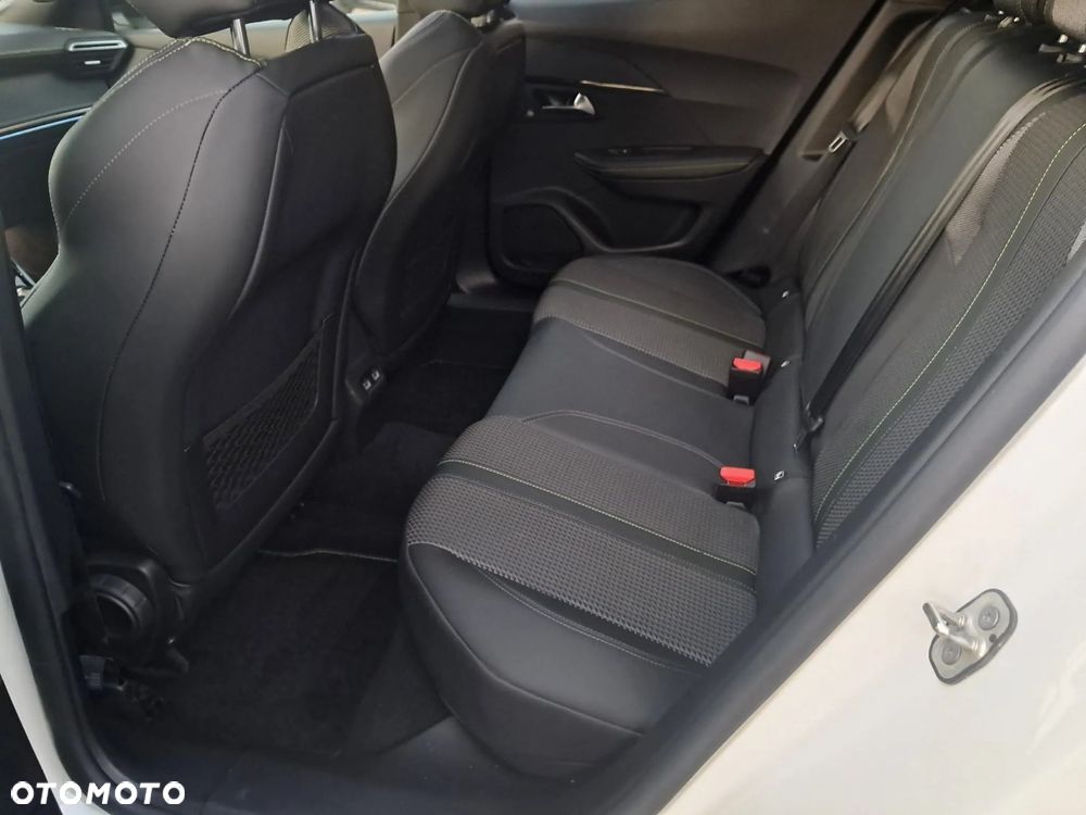 Peugeot 2008 PureTech 130 EAT8 GT - 17