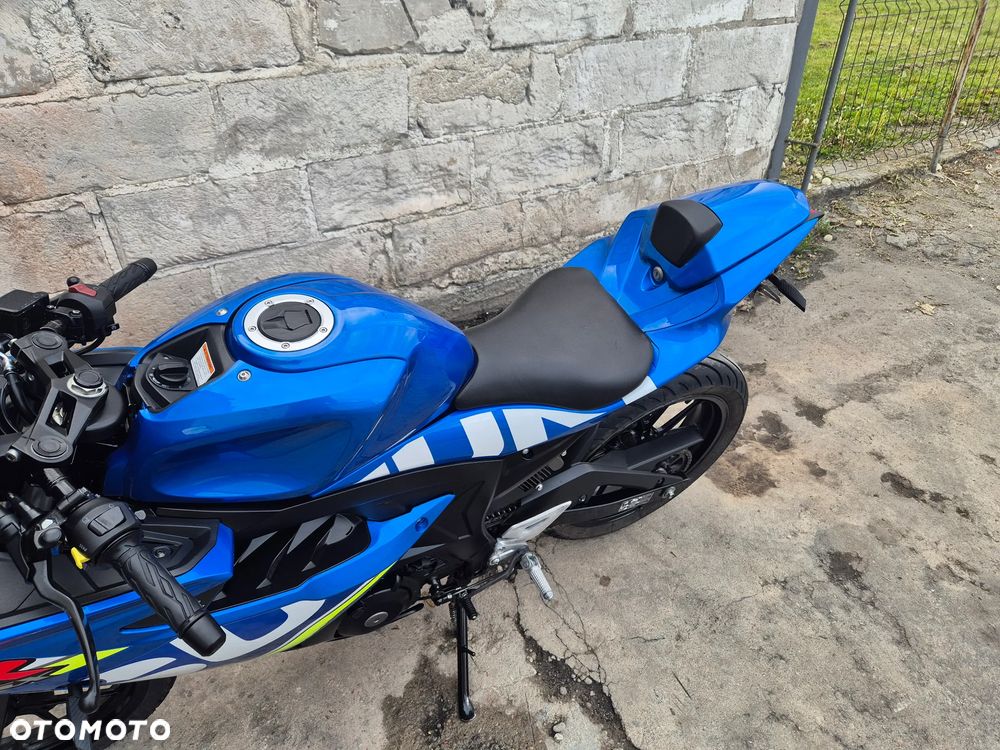 Suzuki GSX-R - 16