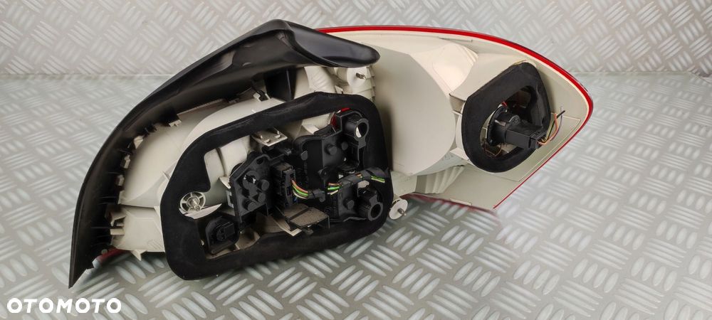 6924519 lampa lewa lewy tylna tył w błotnik BMW E82 E88 COUPE EUROPA - 12