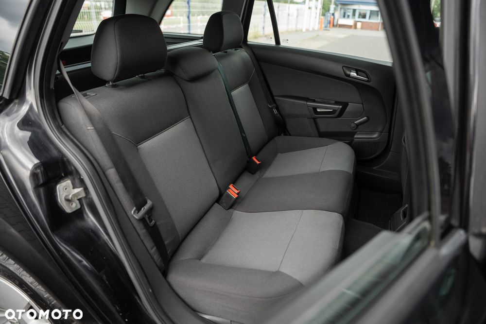 Opel Astra 1.7 CDTI Essentia - 36