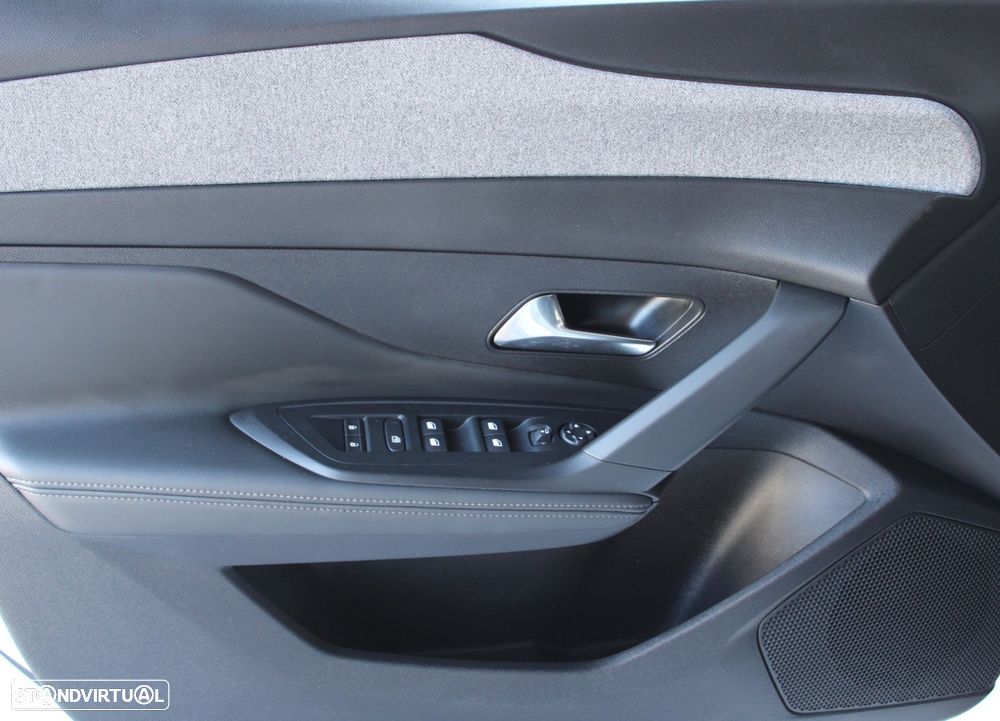 Peugeot 308 1.6 Hybrid Allure Pack e-EAT8 - 17