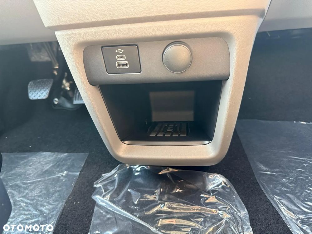 Volkswagen Caravelle - 15