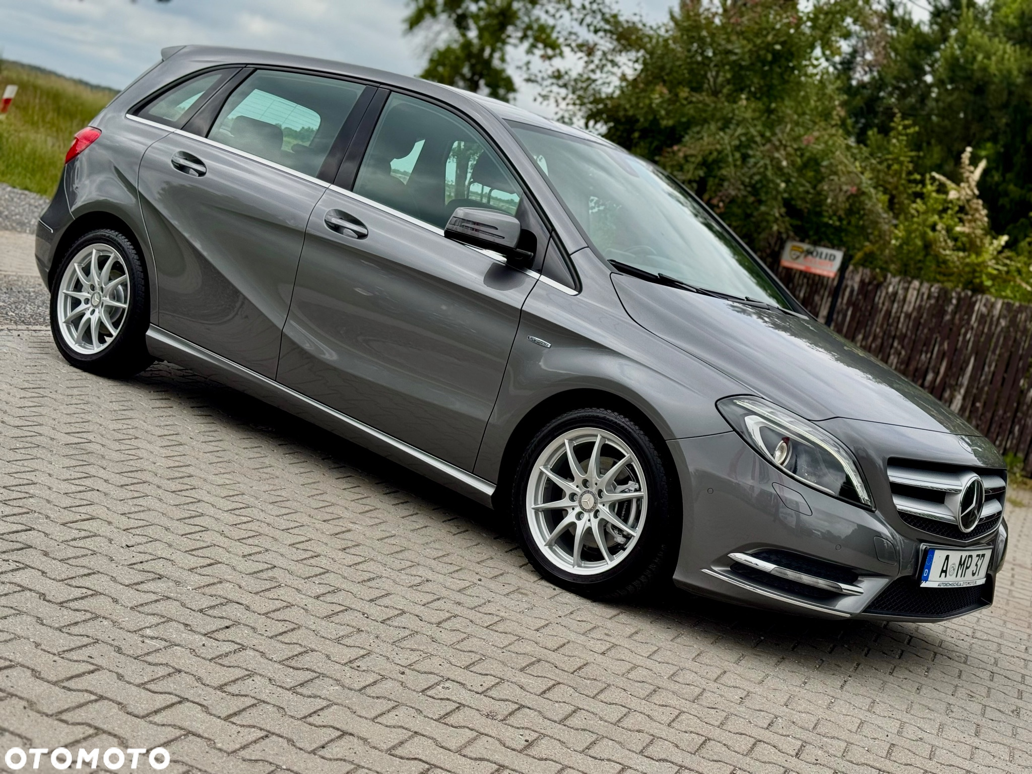 Mercedes-Benz Klasa B 180 BlueEFFICIENCY Edition - 36