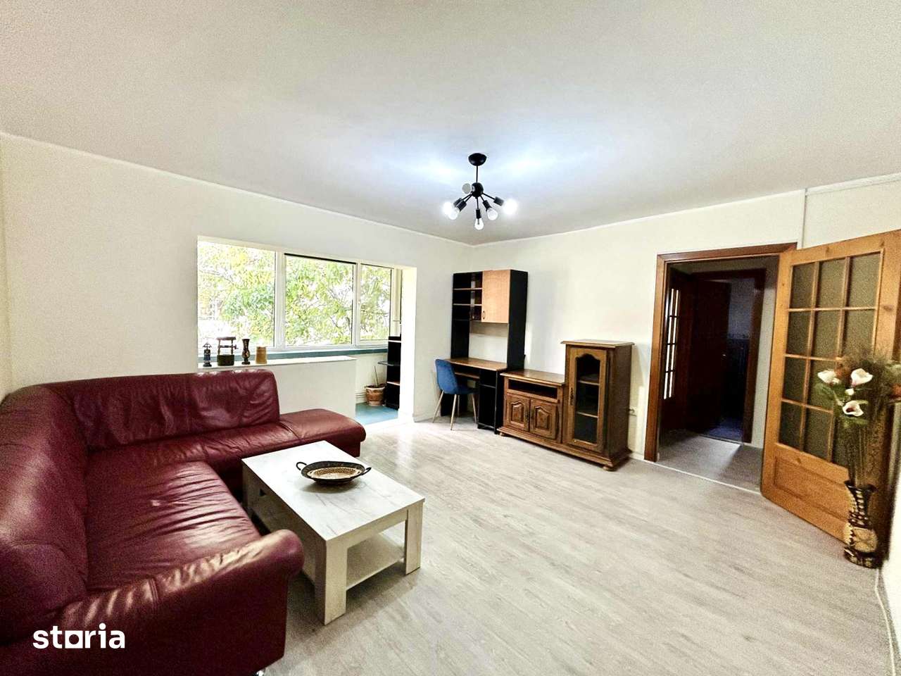 Apartament spatios 3 camere, 64 mp utili, etaj 4 - Zona Complexului — fotografia 1