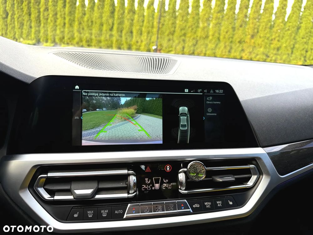BMW Seria 3 330i Sport - 10