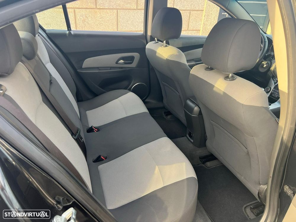 Chevrolet Cruze 2.0 LT - 12