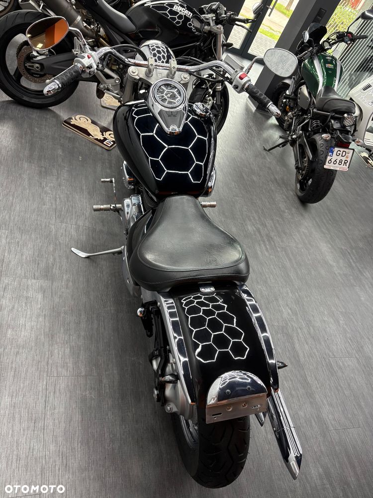 Suzuki VL 800 Volusia - 11