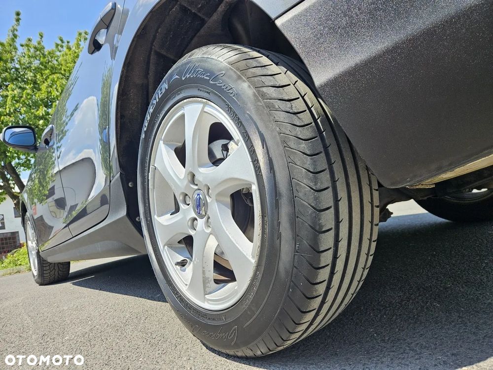 Volvo V40 D2 Momentum - 22