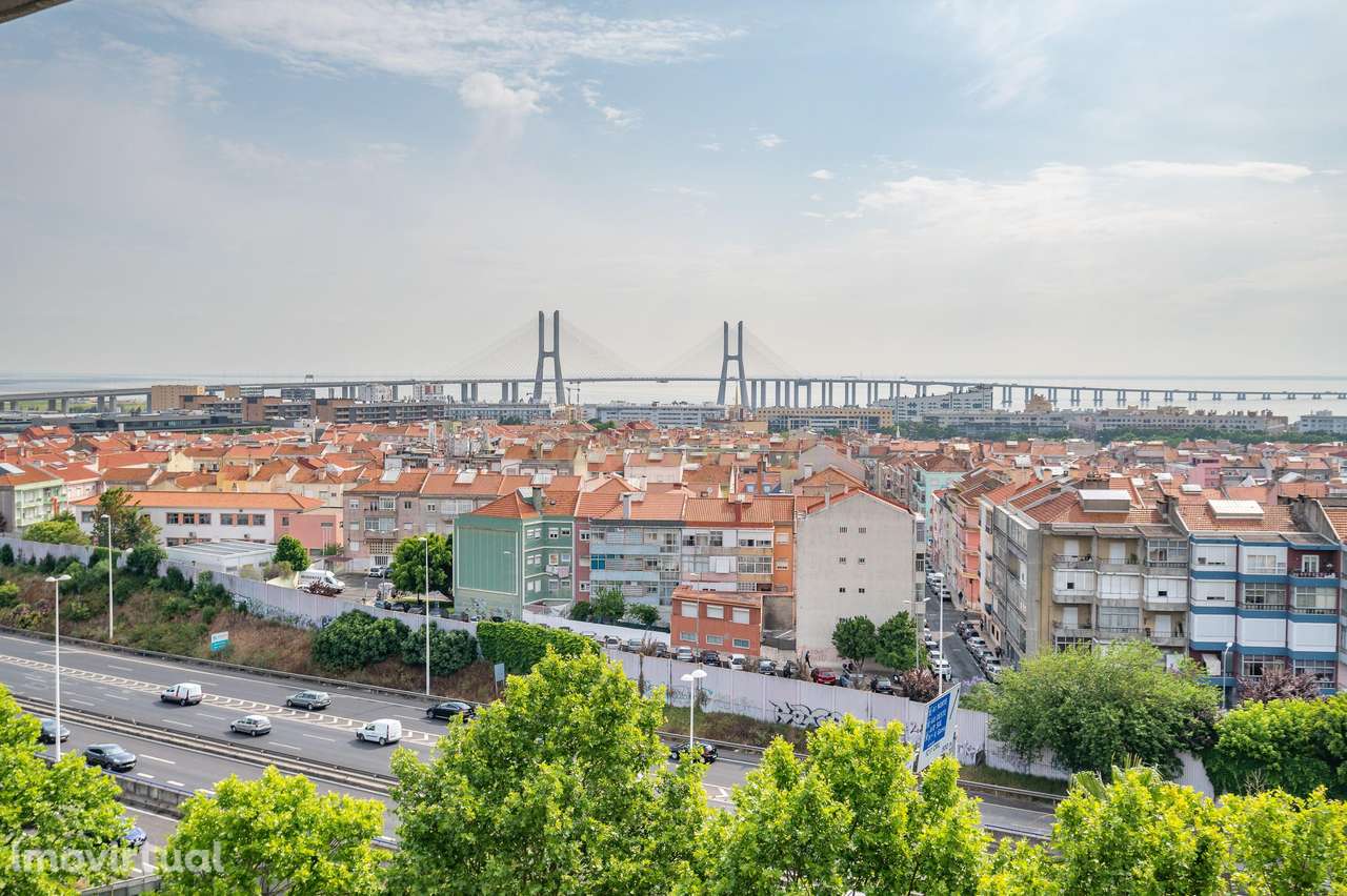 Apartamento T2 com piscina na cobertura, varandas e box na Urbanização - Grande imagem: 3/51
