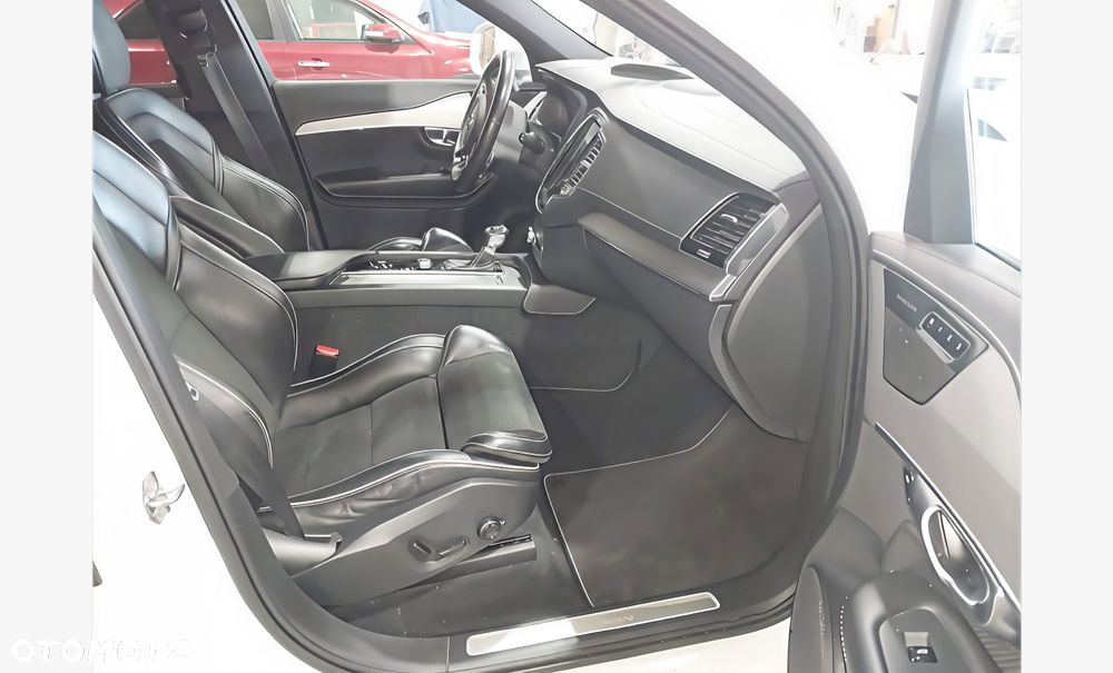 Volvo XC 90 - 9